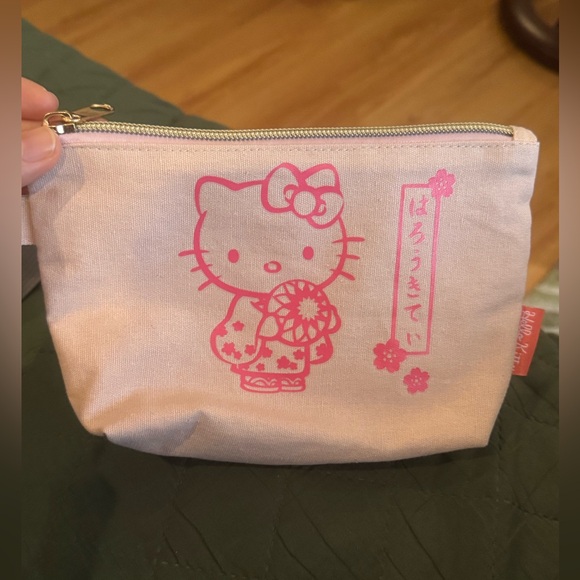 Hello Kitty Pink Pouch - Picture 1 of 4